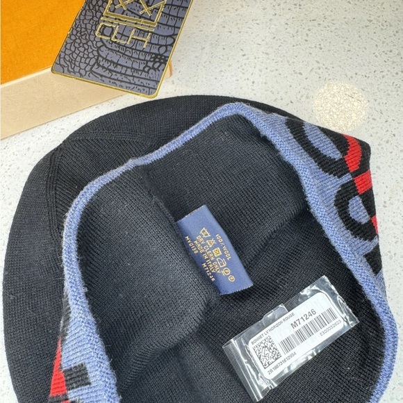 LOUIS VUITTON HAT / BEANIE - Picture 5 of 5
